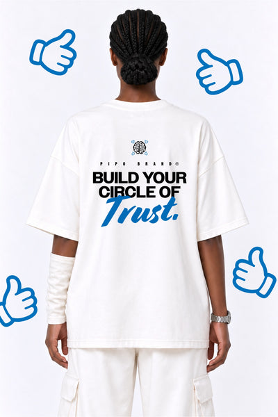 T-shirt Mindwear Circle of Trust porté de dos, message BUILD YOUR CIRCLE OF Trust en noir et bleu.